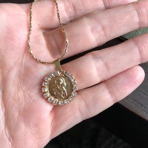 Gold plated necklace w sparkly Mary/Jesus pendant